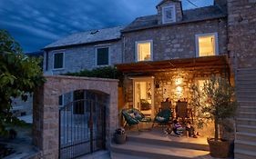 Nona VI - Boutique Stone House